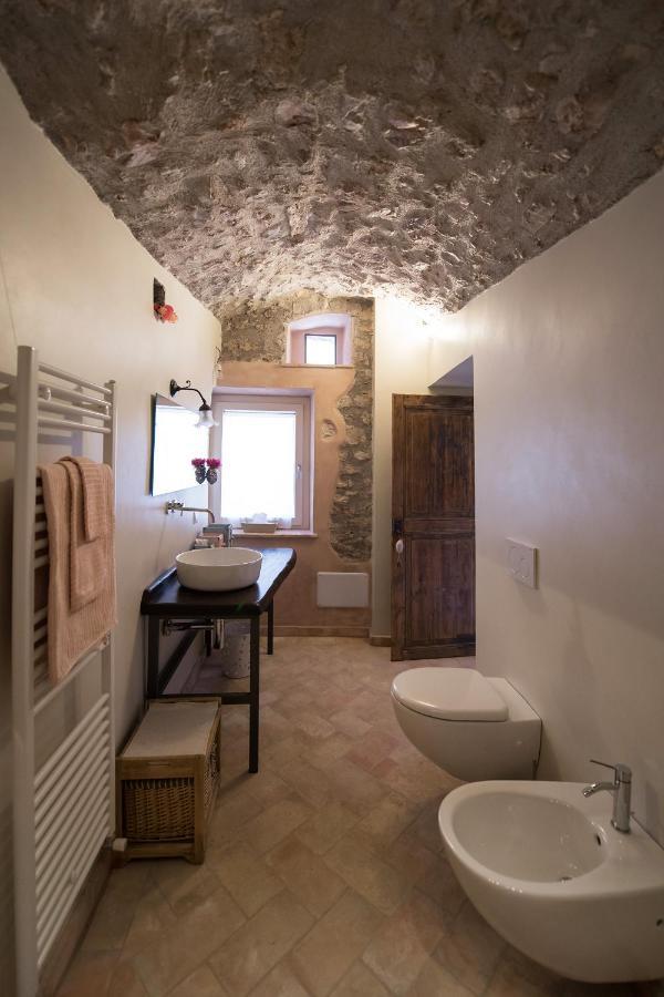 B&B Dell'Osteria Sant'Anatolia di Narco Exterior photo